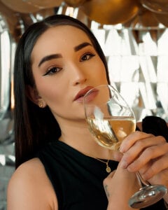 chelsea_bolton_ HAPPY NEW YEARS🍾🍾 Pic