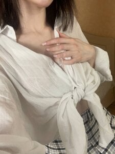 DarylBraddy the most important thing for a woman, a white shirt Foto 5