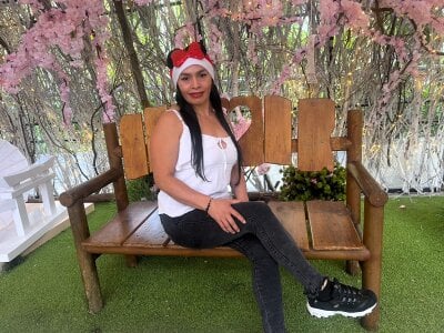 MaduraLuciana Christmas Pic 2