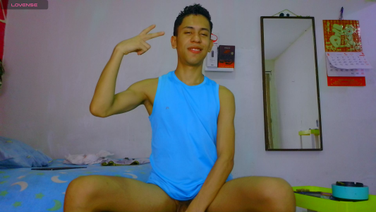 With new ideas and more naughty than before we go for more de Jacobwolf_xxx  5 Imagens