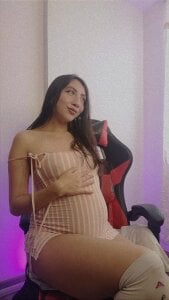 Emy_Pregnat ME Pic 3