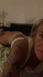 nastyblondemilf Public Billede 9