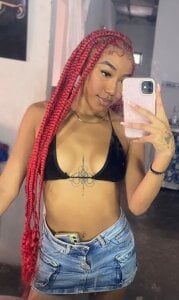 Charlotte_Flanders Public  5টি ছবি