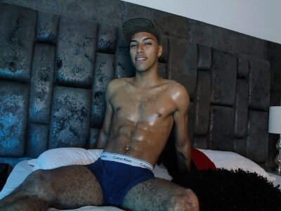 Yarze_Hot Public Pic 2