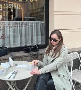 DejaHammill Public Pic 2