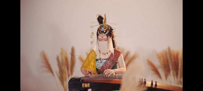 Naked_like_the_moon_usa 担 Bilde