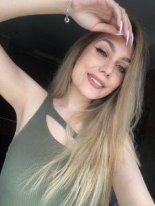 Michelle_Noir Public Pic 4