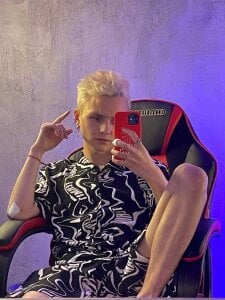 Logan_mett Public Pic 4