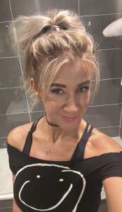 Bratty-Blonde55 Public Pic 5