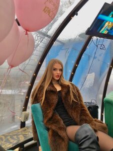 CharlotteKell Public Pic 6