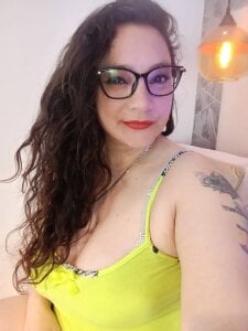 SiennaBloomhot Your new weakness is here.🔥 slika 4