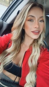 AnnaQuinn Lips & Secrets Pic