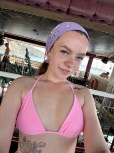 CheekySashaCharm Keep me in your summer🏖️ Pic 2