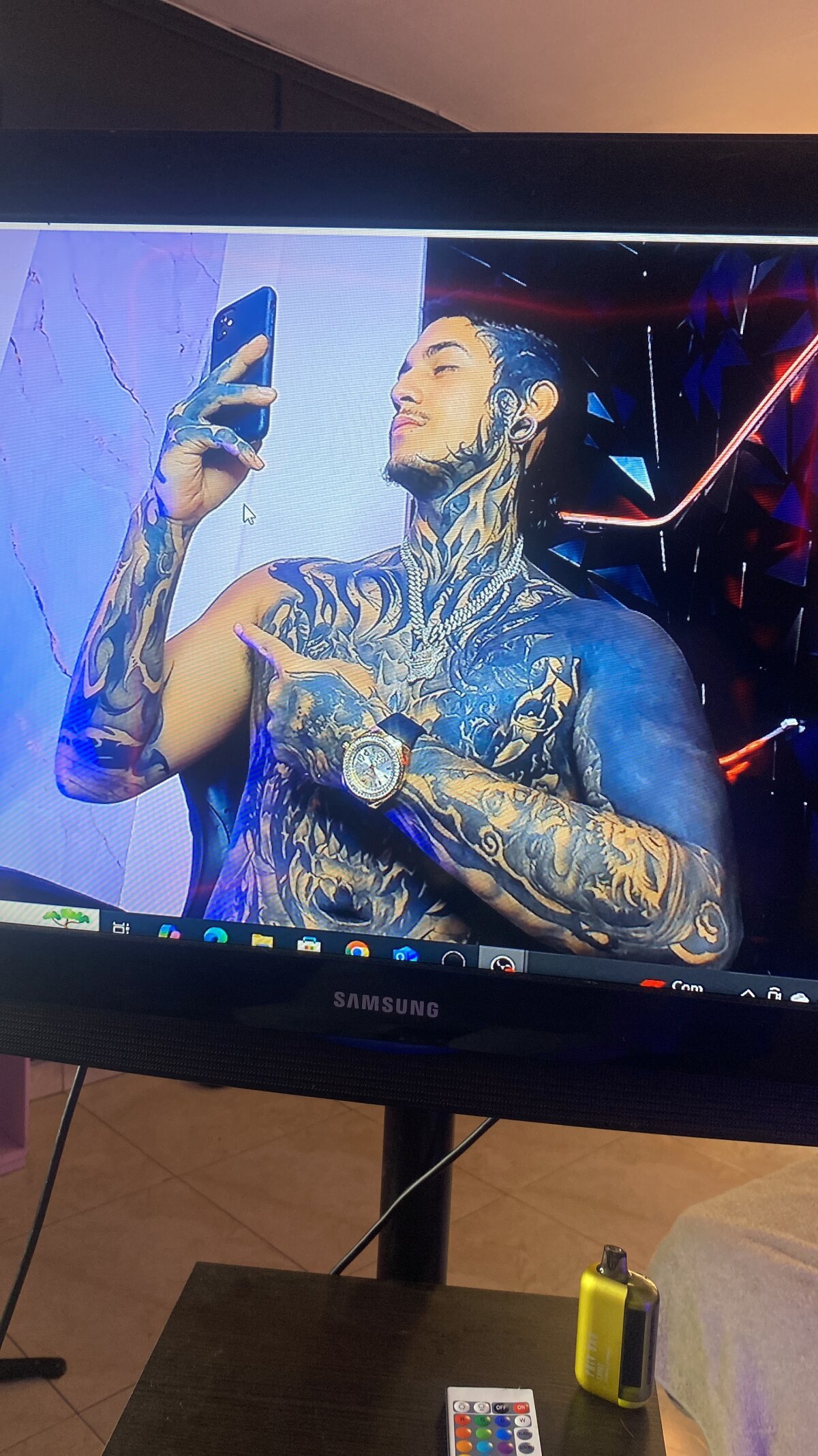 Трендове зображення  1101 JAXXXONHERD