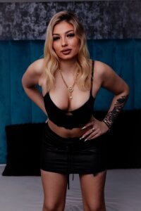 Casual look, tempting thoughts de ElizaEnergy  4 Imagens