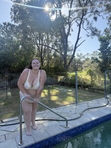 carinabro10 Public Pic 6