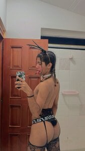 Maxim-Walker Public Pic 6