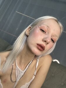 RanyThomson Beauty makeup Pic 4