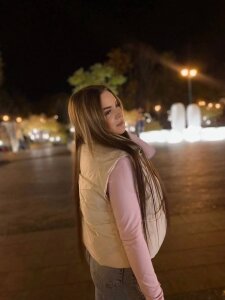 Angelina_REU evening promenade Billede 7