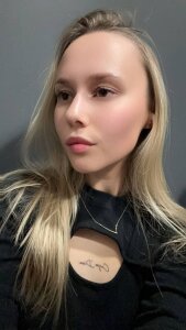 KatieGingell Public Pic 4