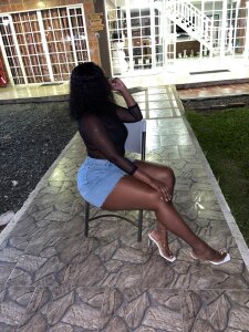 CassiieLondon HOLIDAYS Pic 6