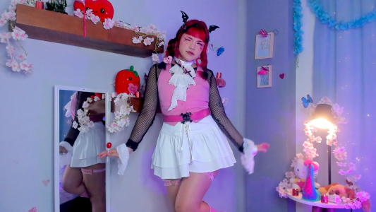 Tiny__Emmy_のCute Draculaura cosplay🦇の 3枚の写真