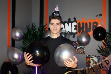 JackWolw It was my birthday stream 🎂🎁🎈 Pic 2