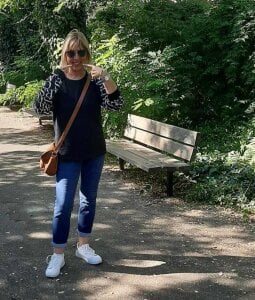 ClassyNAWTYBritMILF casual Photo 3