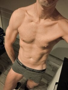 alexi1015Public图片