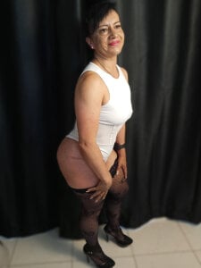 clara_heat Sweet at first glance… irresistible up close 🔥💋 Foto