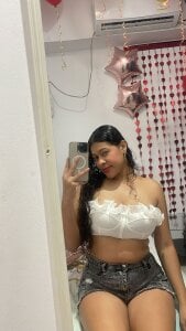 paulina_saruma MIRROR Pic