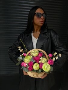 p_u_m_a_ Puma and her bouquets Pic