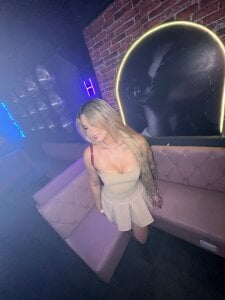 sky_johnson Would you buy me a drink? Hình 6