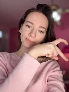 LilyLanes 🩷🌺👄 Pic 2