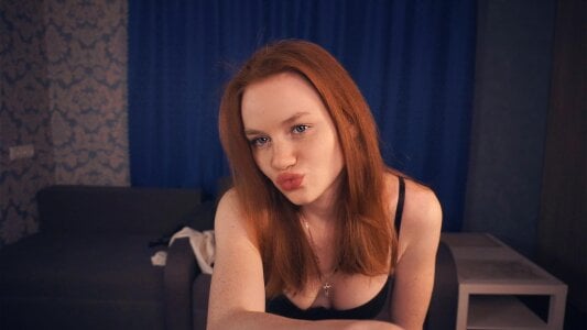 KarlynGow Velvet Temptation Pic