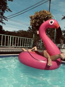 Liisaa_KissIn the pool😍图片