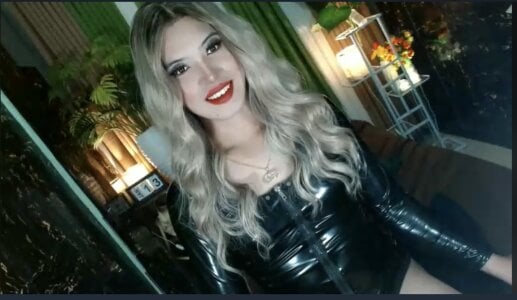 Queen_kendalx19 You’re QueenTopDom Foto