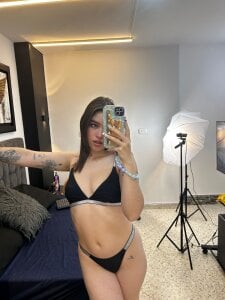 GabiSerrano kullanıcısının From This Angle, Desire Speaks albümü -  2 fotoğraf