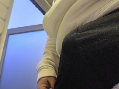 hot-brabo Wie wil.mijn grote bobbel uitpakken Pic 2