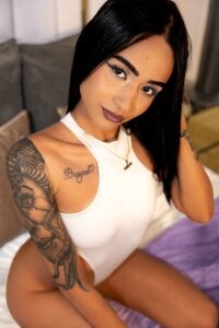 vanesa_reel Red of passion for you Pic 4