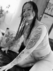 💋 Soft, wet, and dangerous... just like your fantasies 😏 de alice_h4rt  3 photos