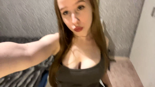 KareyGoodroe big tits Foto 2