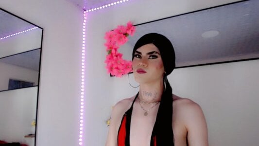 Yara-Atwan-: Public ( 3 фото)