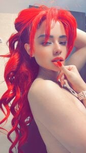 I’m not just a fantasy… I’m your favorite sin 😏😈 de ZaraWest Fotos 4