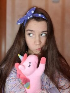Monika_youthful Public Pic 2
