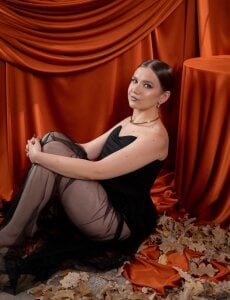 LessySmith Glamor style Pic 8