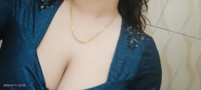 Beauty_Queen_Soniya oh bby🥰❤️🥵 Gambar 4