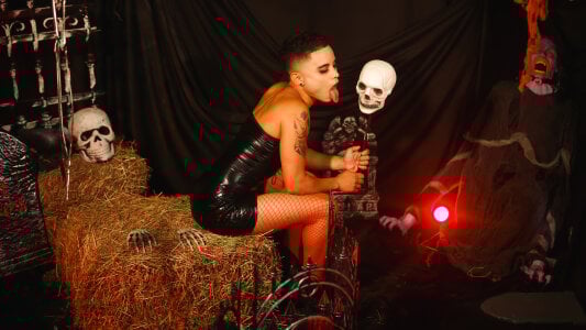 Liiamthompson Halloween Pic 9