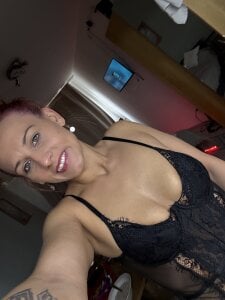 Bellaa25 Public Pic 4