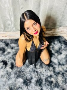 elizabethcooper behind my face there is a naughty girl 🥰 Pic